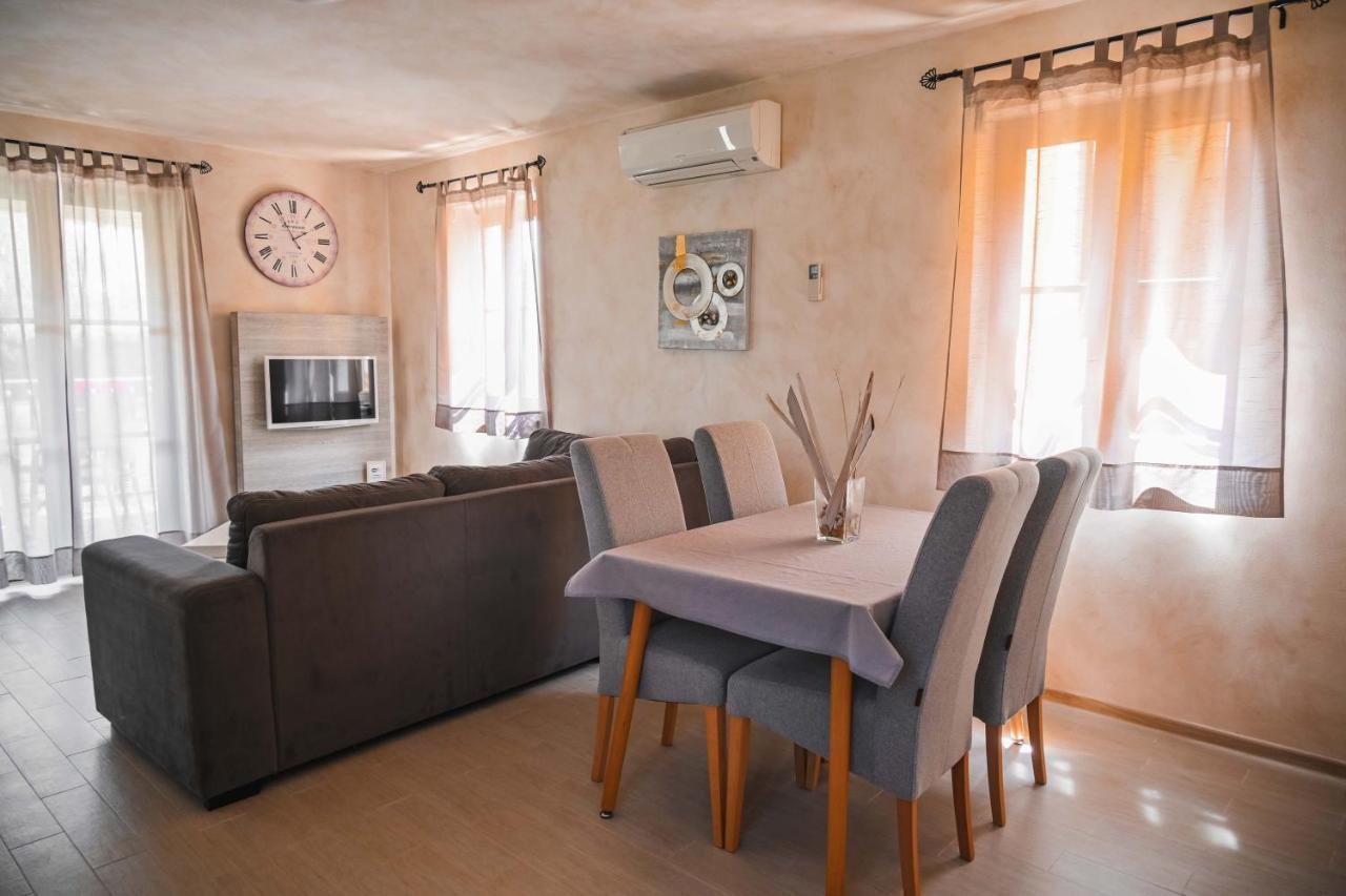 Teo Apartments Funtana Ngoại thất bức ảnh